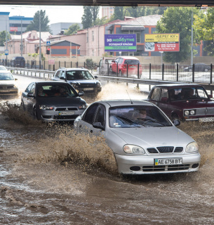 В Одесі злива перетворила автовокзал на озеро й вулиці на ріки (відео, фото) Фото - "Думская"