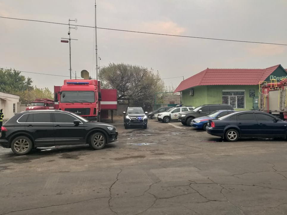 Машины руководства штаба Сиротино вызвали скандал: твари, а пацаны огонь тушат советской техникой (фото) Все фото: Фейсбук Иван Полупанов