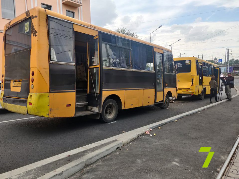 В Одесі потрапили в аварію дві маршрутки: п'ятеро постраждалих (фото) Всі фото: 7 канал Одеса