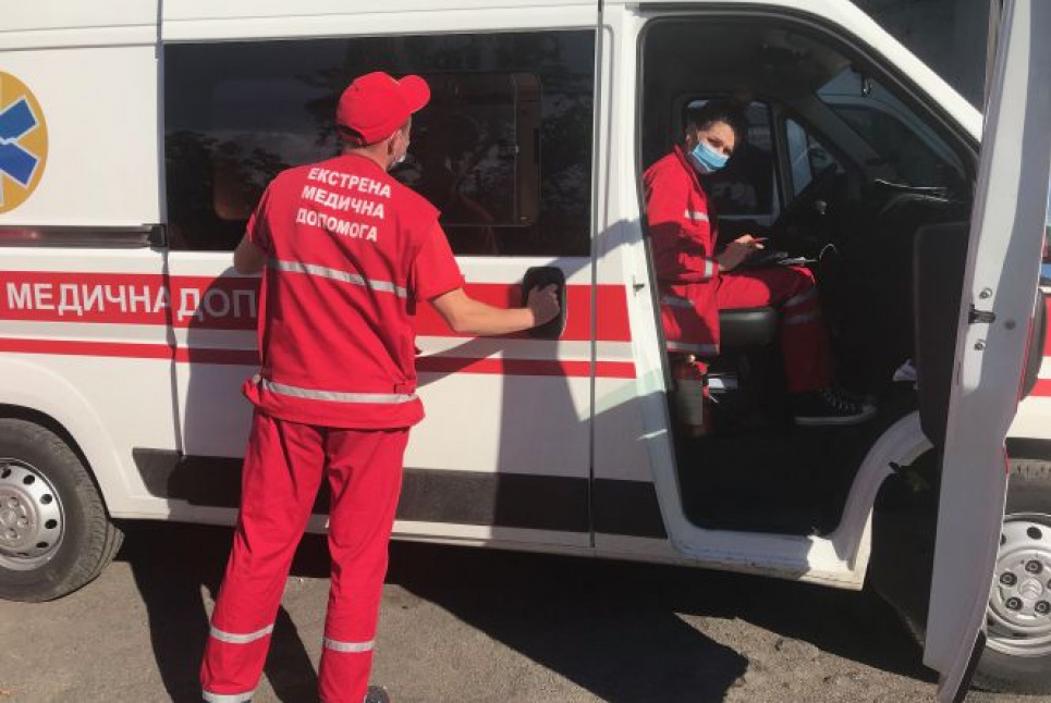 Врача скорой чуть не задушили, когда она приехала на вызов (видео)