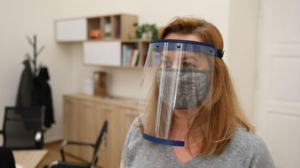 Врач рассказала, как правильно пользоваться защитным щитком Фото: 24 канал