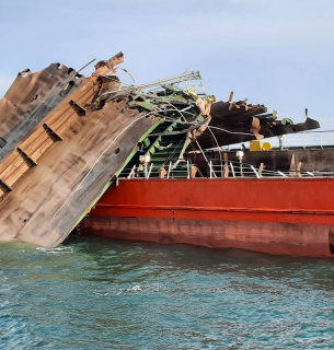 Катастрофа танкера в Азовському морі: кому належав та чому вибухнув Фото з відкритих джерел