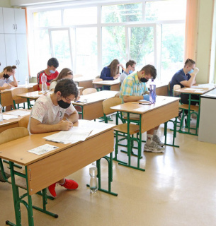 Лікар Комаровський: захист від COVID у школах це нісенітниця