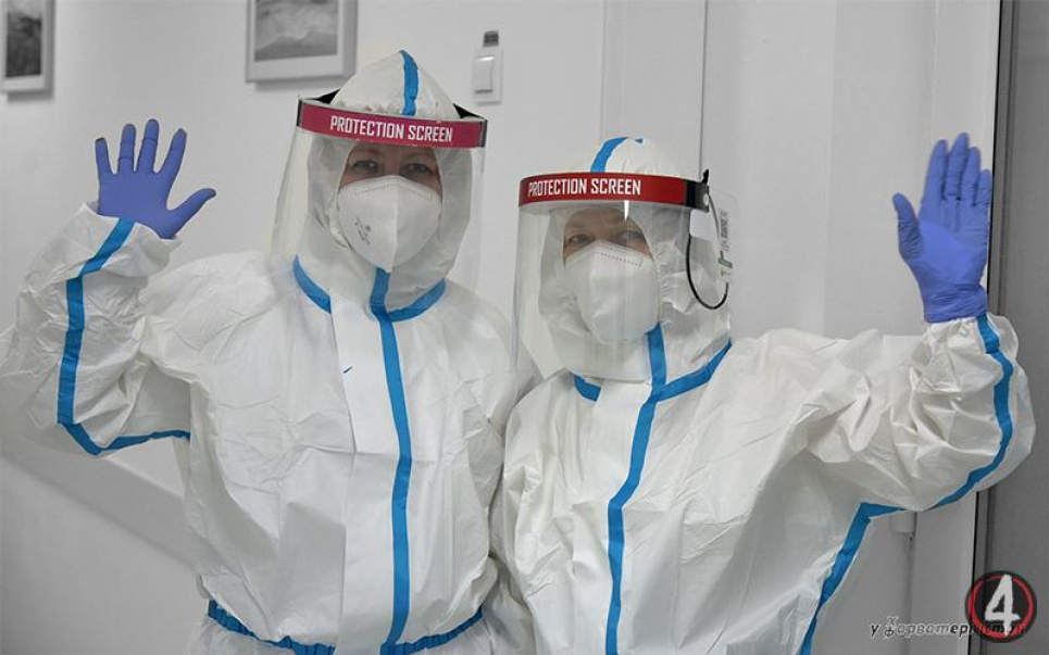 Потому что некому: в Бельгии заставляют работать больных COVID-19 врачей