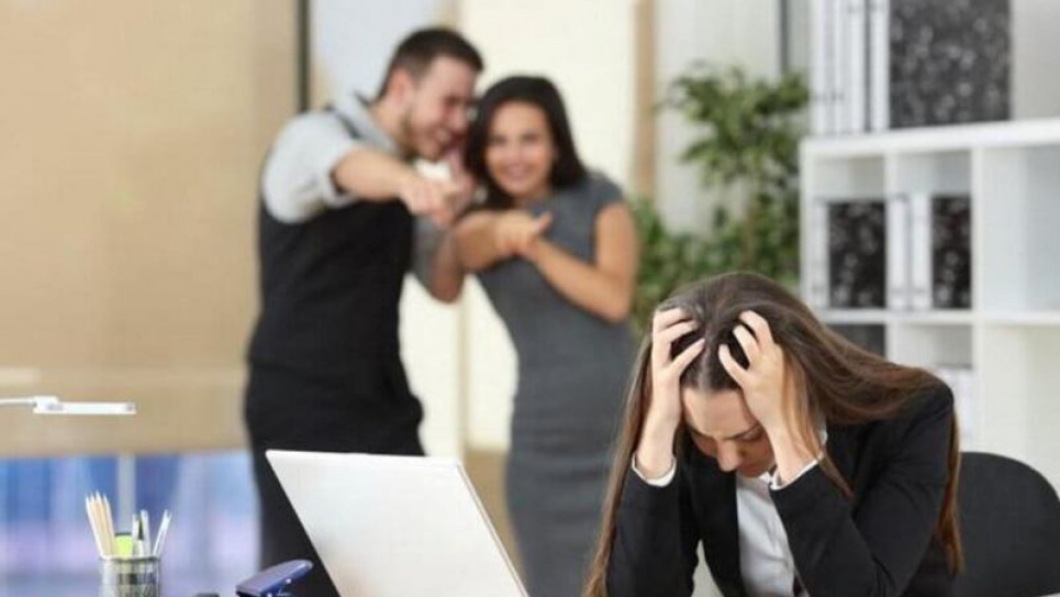 В Україні почнуть карати за цькування на роботі?