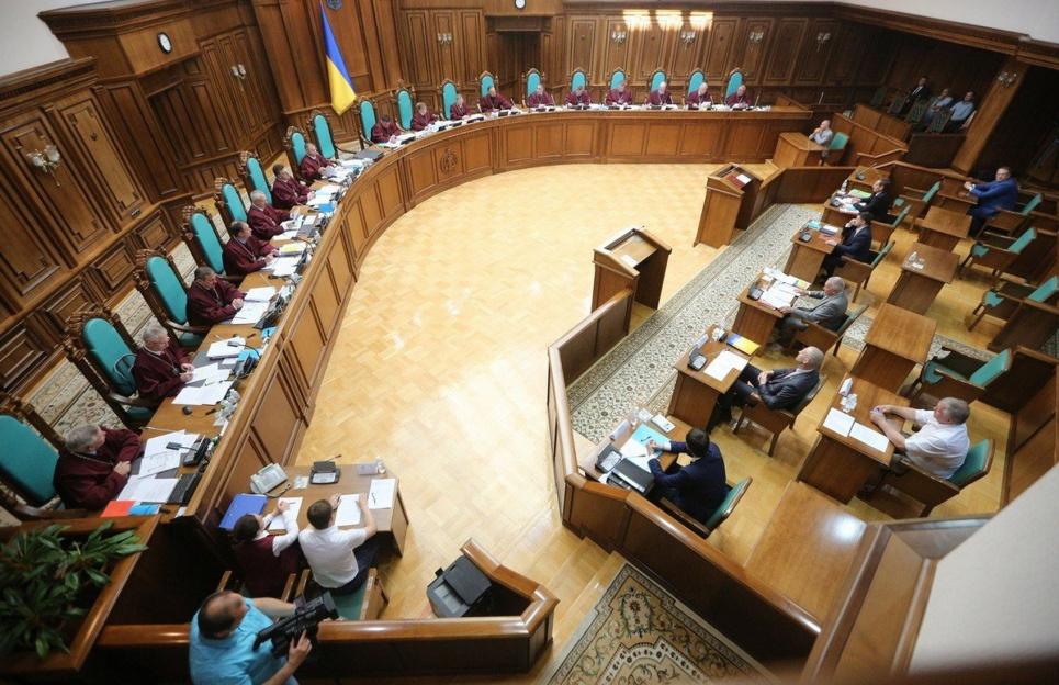 Війна Президента та КСУ: депутати просять визнати неконституційним призначення усіх членів Нацкомісії по тарифах