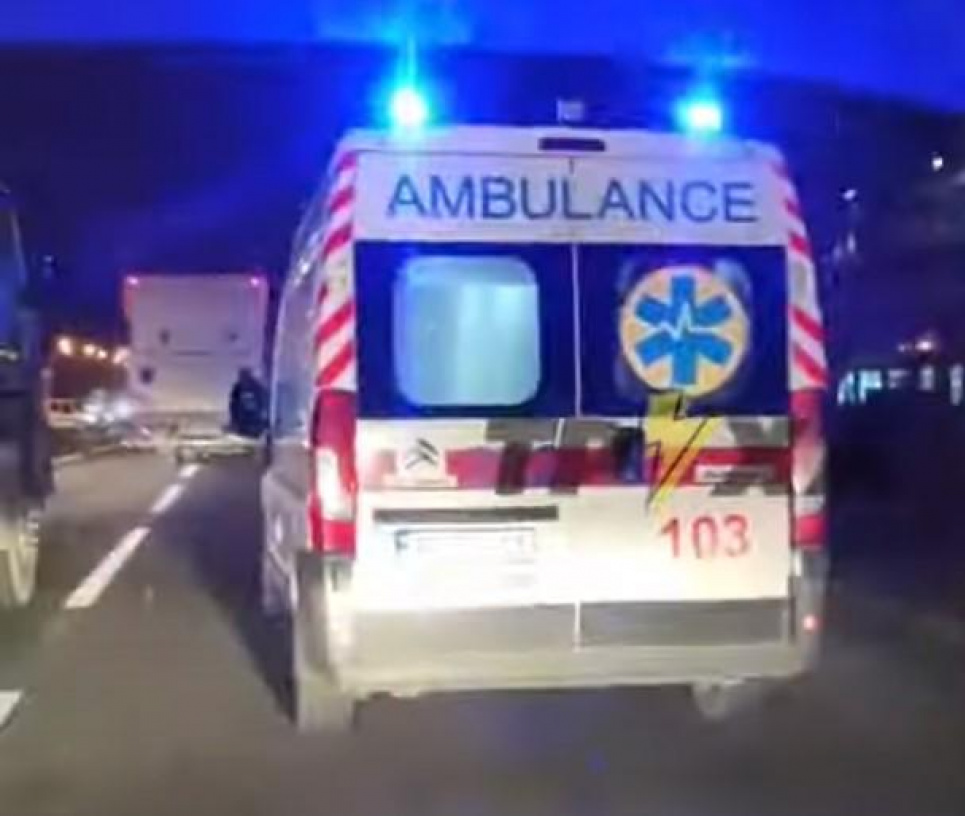 Елітне авто збило вагітну на пішохідному переході (відео 18+)