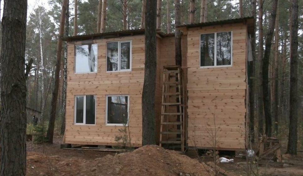 Лісівники знайшли новенький котедж біля Голубих озер: поліція шукає власника самовільно збудованого елітного житла (відео) Суспільне: Чернігів