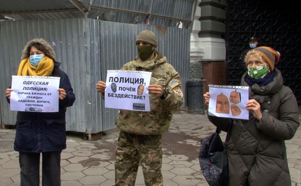 В Одесі люди знесли незаконний паркан та побилися з тітушками за зелену зону (фото, відео) Фото - Думская