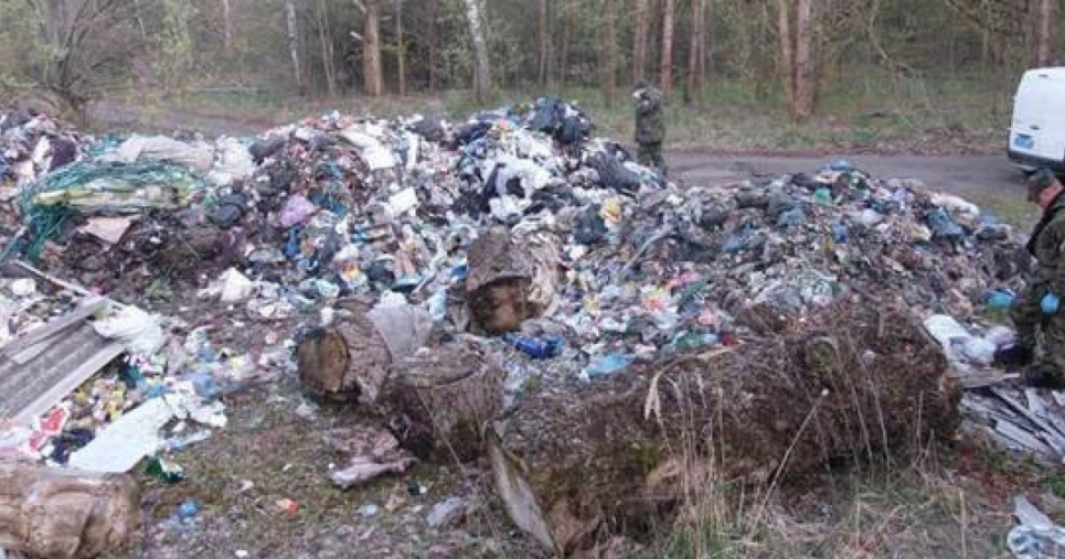В Чернобыльской зоне выбросили львовский мусор: очевидцы говорят о 10 грузовиках Фото из открытых источников