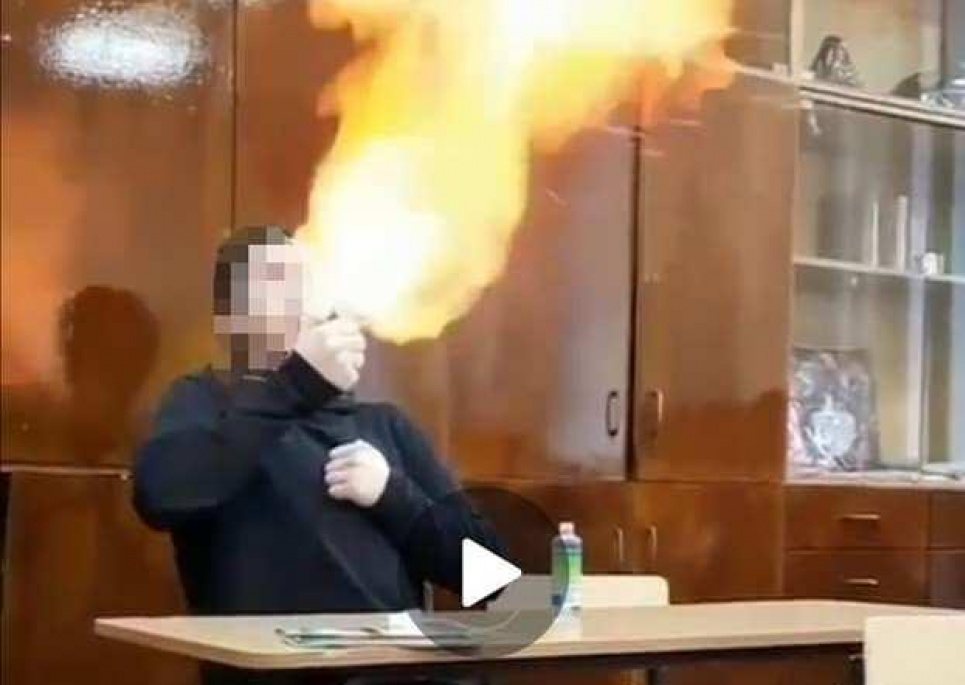 У Харкові підліток ледь не спалив клас під час уроку (відео)