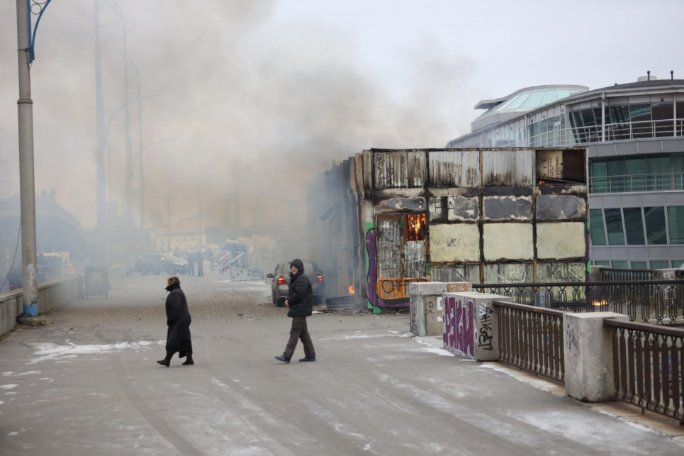 Центральний район Києва увесь в диму, у повітрі — запах горілого (фото) Всі фото: телеграм-канал