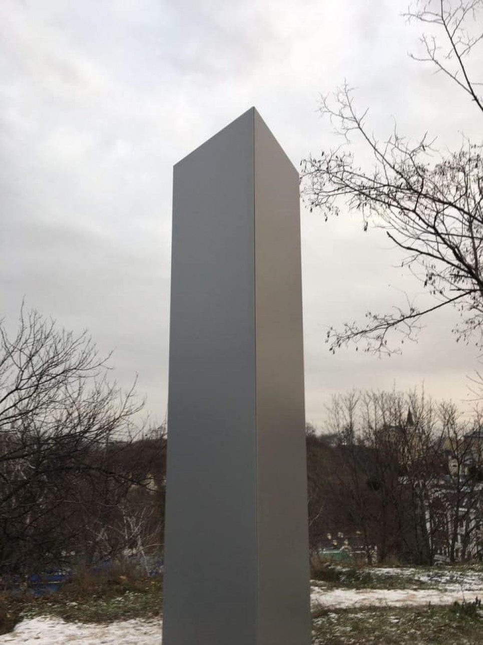 Таємничі моноліти добралися і до Києва (фото)