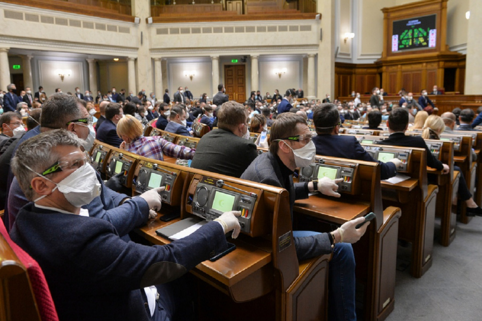 Рада ухвалила держбюджет на 2021 рік без зростання коштів на зарплати медикам та вакцинацію
