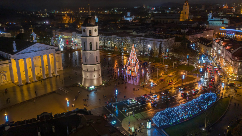 Показали фото незвичайної ялинки, яка сяє завдяки кавовій гущі Фото: Made in Vilniu