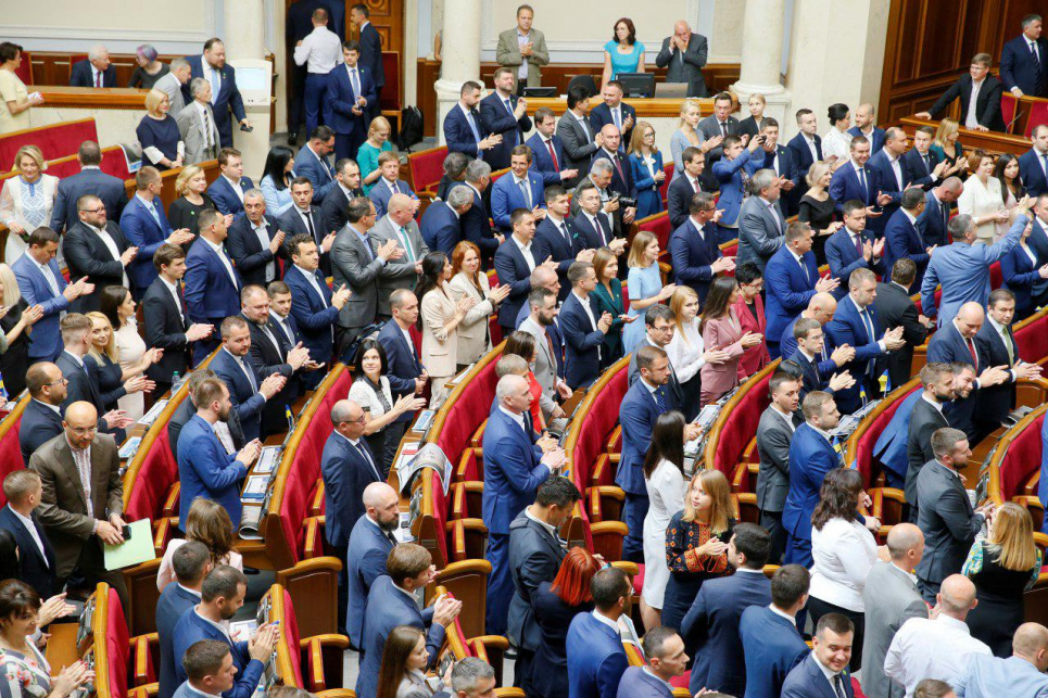 Фракції "Слуга народу" дали вказівки, як відповідати на каверзні питання про локдаун та підпільну вакцинацію