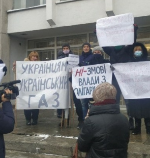 В Полтаве неспокойно: митинг против тарифов на газ возле облсовета и беспорядки в сессионном зале (фото) Фото: irt.pl.ua