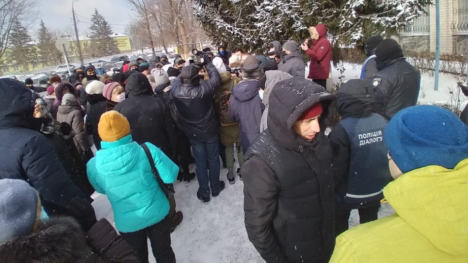 У Житомирі протестувальники проти тарифів на газ взяли штурмом облраду (відео)