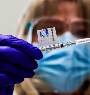 Китайці закликають відмовитися від вакцини Pfizer через чисельні смерті після щеплення