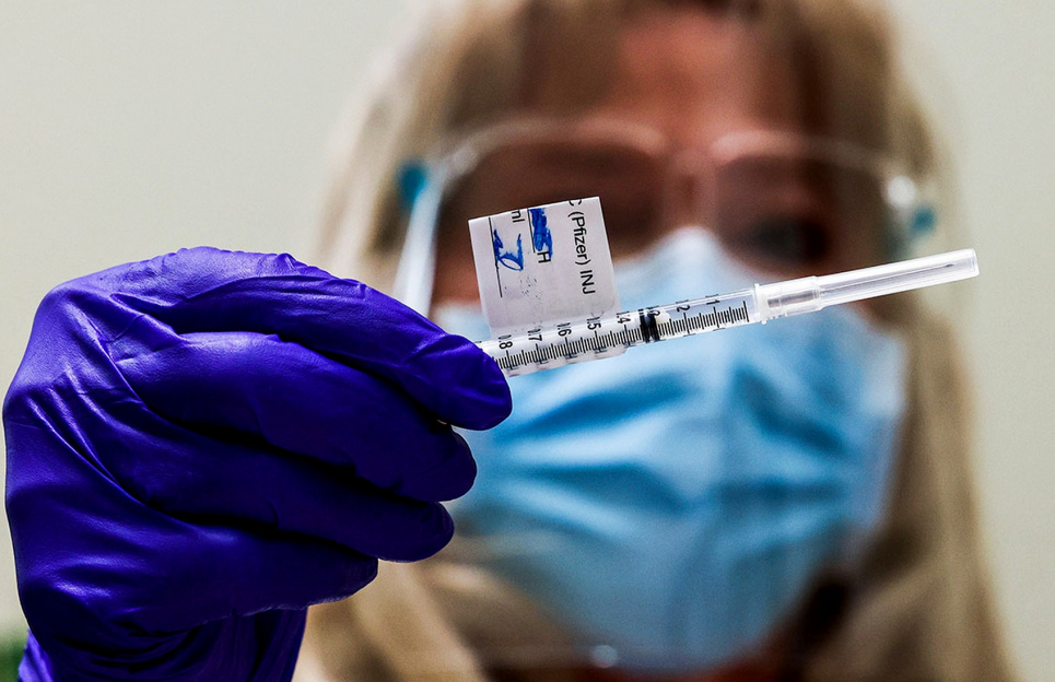 Китайці закликають відмовитися від вакцини Pfizer через чисельні смерті після щеплення