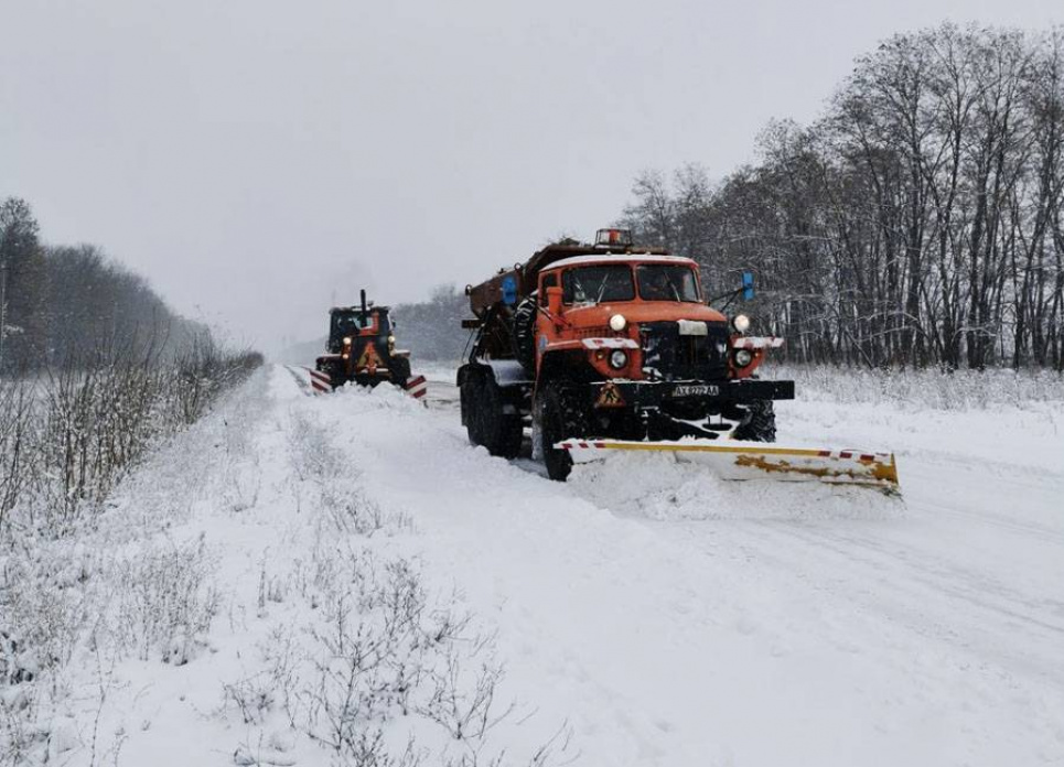 У шести областях України дороги скувала ожеледь і замело снігом