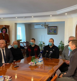 П'ять врятованих українських моряків повернулися додому Фото - Держслужба морського та річкового транспорту