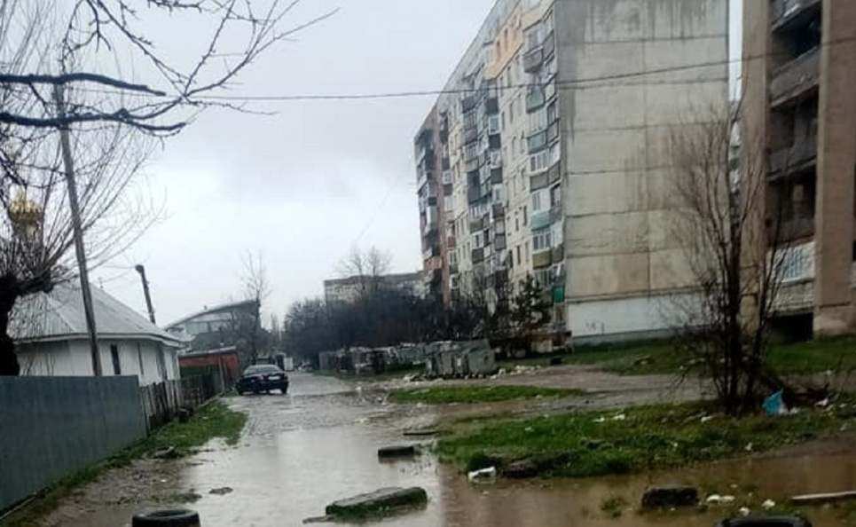 Вулиці Ужгорода пішли під воду (відео, фото)