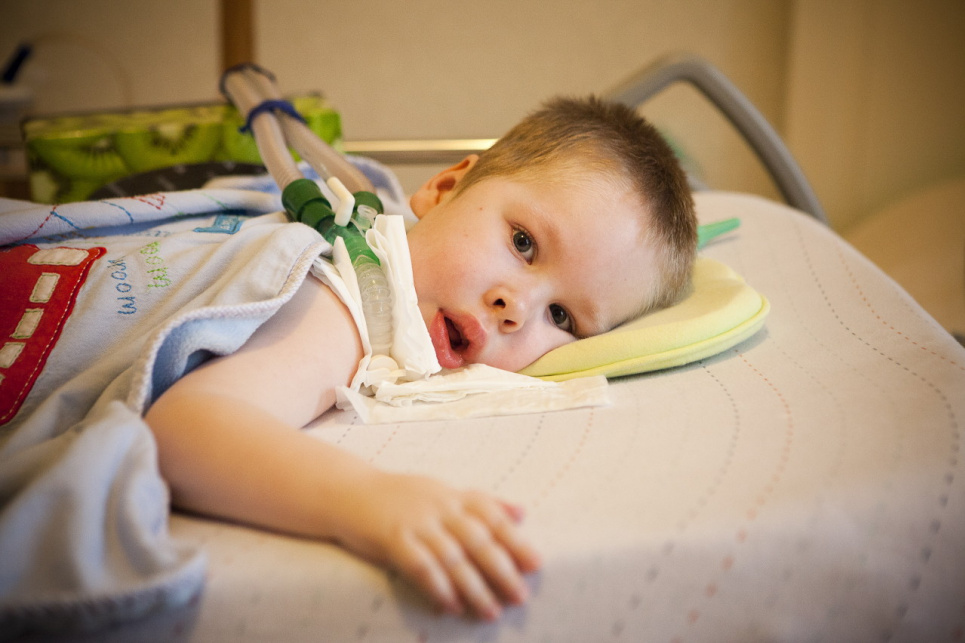 Стало відомо, скільки коштує лікування дітей із рідкісним генетичним захворюванням Усе необхідне для лікування дитини зі СМА коштує 12,3 млн грн на рік