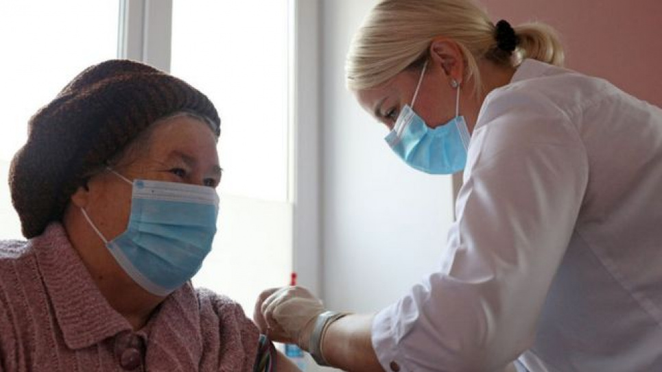 Фото BBC - Як записатися на вакцинацію від коронавірусу
