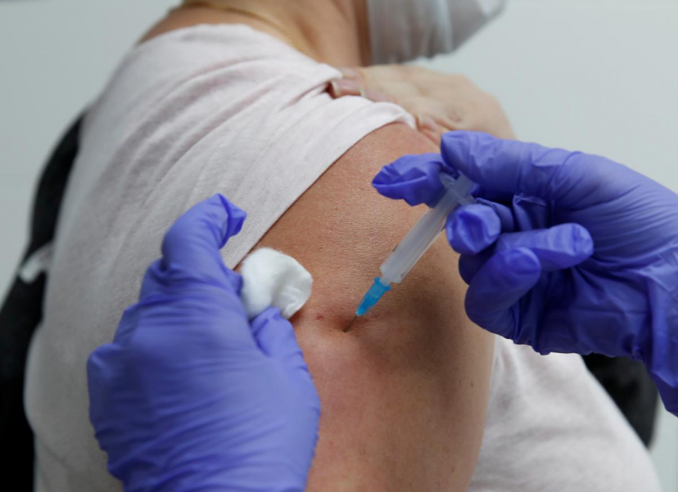 Фото REUTERS - Українців, які перехворіли на ковід, також будуть вакцинувати
