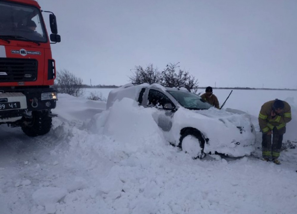 Циклон лишив без світла 358 населених пунктів у 7 областях. На автошляхах — колапс Фото: ДСНС