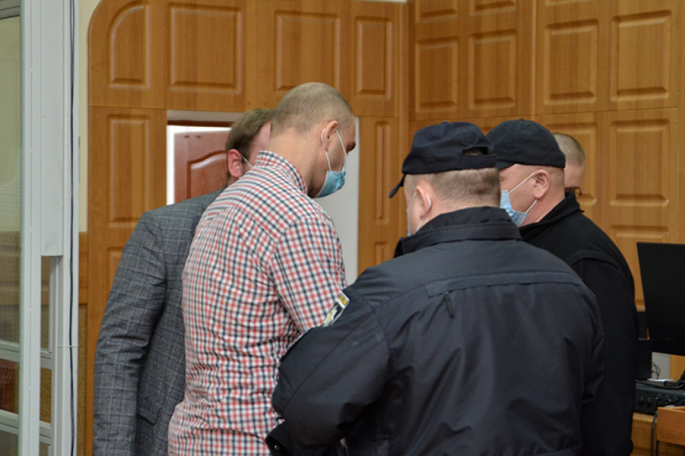 У Тернополі заарештували чоловіка, який з рушниці стріляв по дітях біля школи (відео) Стрільця відправили у СІЗО без права застави