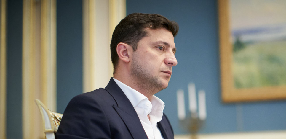 «Украинцы - не кролики» - Зеленский жестко ответил России по поводу вакцины Владимир Зеленский ответил, что не готов рисковать жизнями украинцев и допускать их прививание российской вакциной