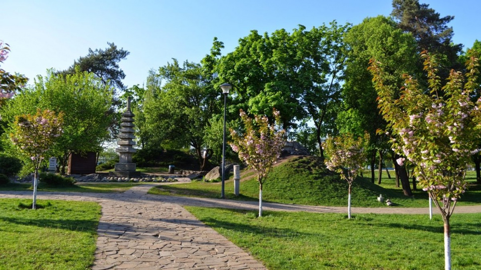 Екологи видали заповідну книгу Києва  Про унікальні заповідні куточки Києва видали книгу