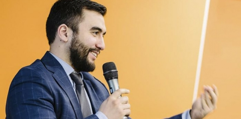 Керівника «Медзакупівель» звинуватили у зриві мільярдних контрактів  Арсена Жумаділова привселюдно звинуватили у службовій недбалості