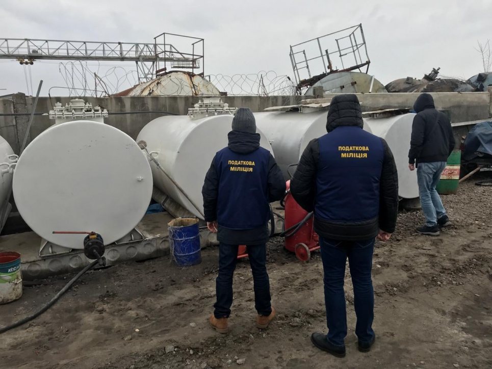 На Київщині виявили незаконно виготовленого пального на понад 17 млн гривень Державна фіскальна служба України виявила незаконно виготовлене пальне