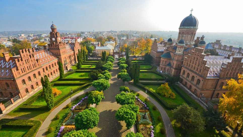 У Чернівцях не справляються зі спалахом коронавірусу (відео) У Чернівцях стався новий спалах коронавірусу через те, що містяни нехтували правилами безпеки