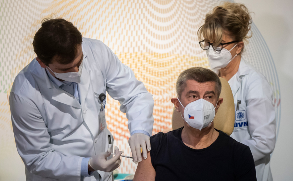 Медиків з мобільних бригад почали вчити, як правильно робити масову вакцинацію Медиків з мобільних бригад почали вчити, як правильно робити масову вакцинацію
