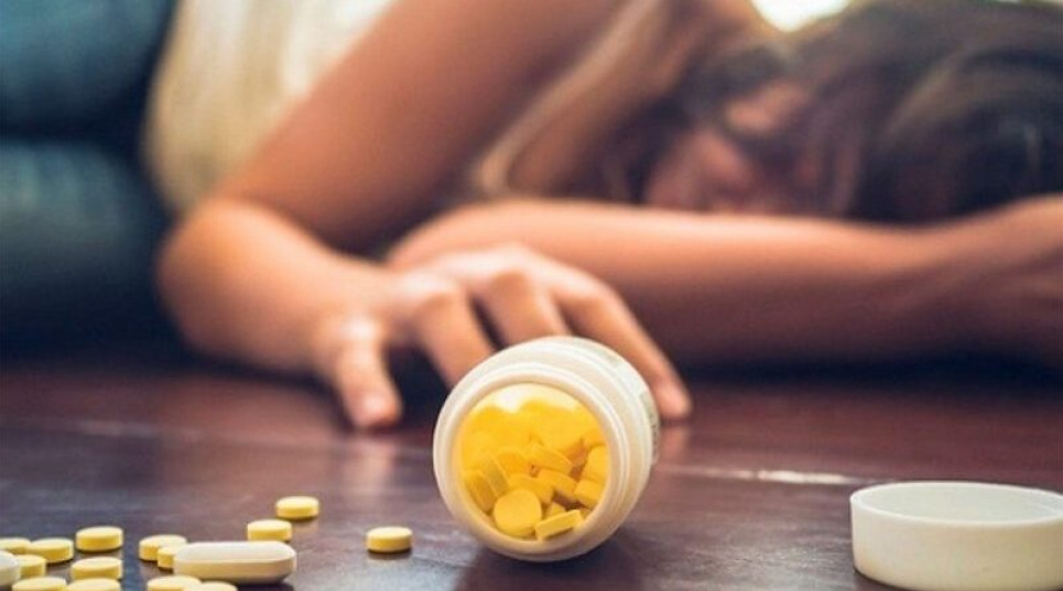 Страшний флешмоб — в Умані ще дві 13-річні школярки наковтались пігулок Дівчата прийняли таблетки спазмолітика прямо у школі