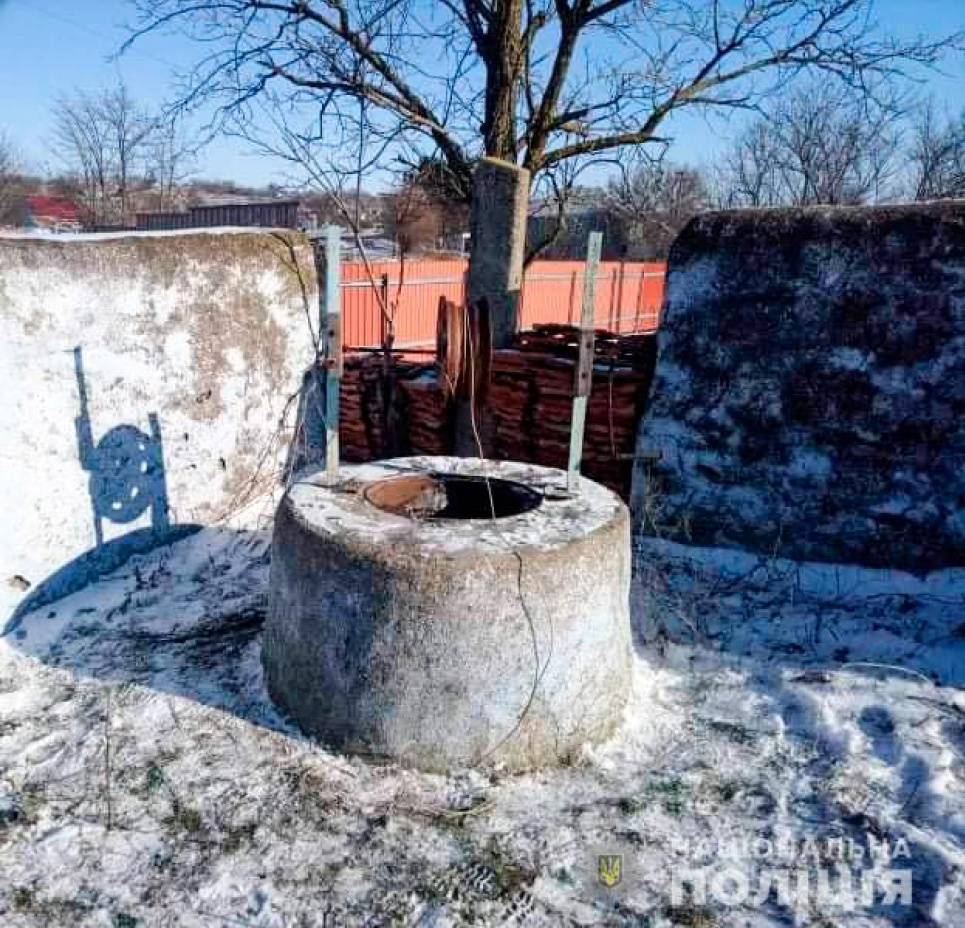 Чоловік впав в колодязь і понад п’ять годин кликав на допомогу (фото, відео) Чоловік впав в колодязь і понад п’ять годин кликав на допомогу