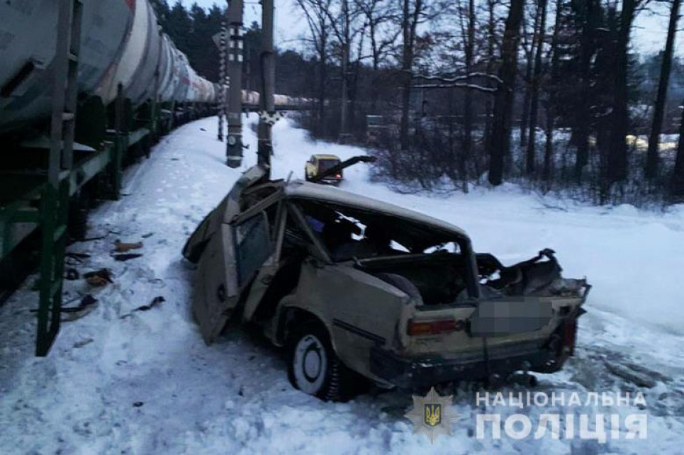 В Киеве поезд протаранил автомобиль