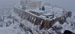 Акрополь у снігу: в Афінах випав перший за 12 років сніг