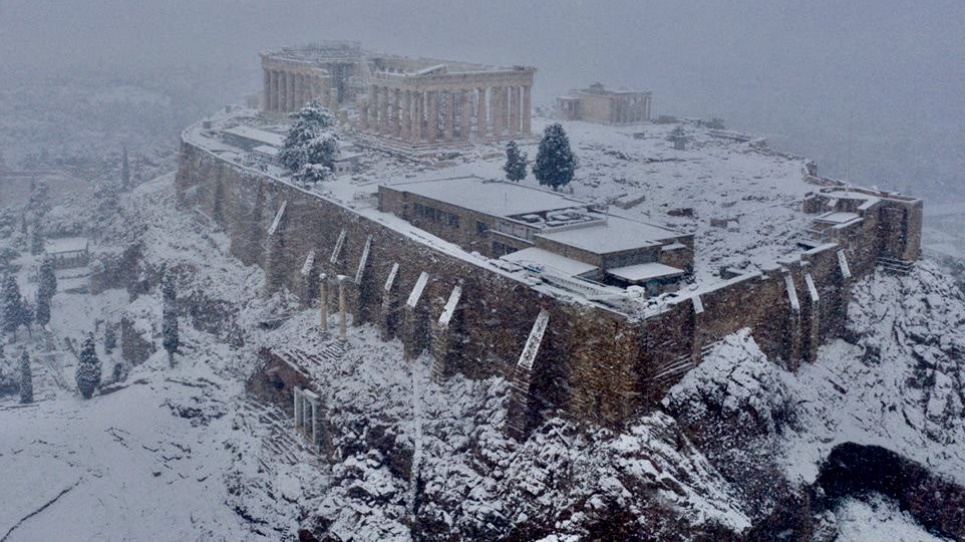 Акрополь в снегу: в Афинах выпал первый за 12 лет снег 
