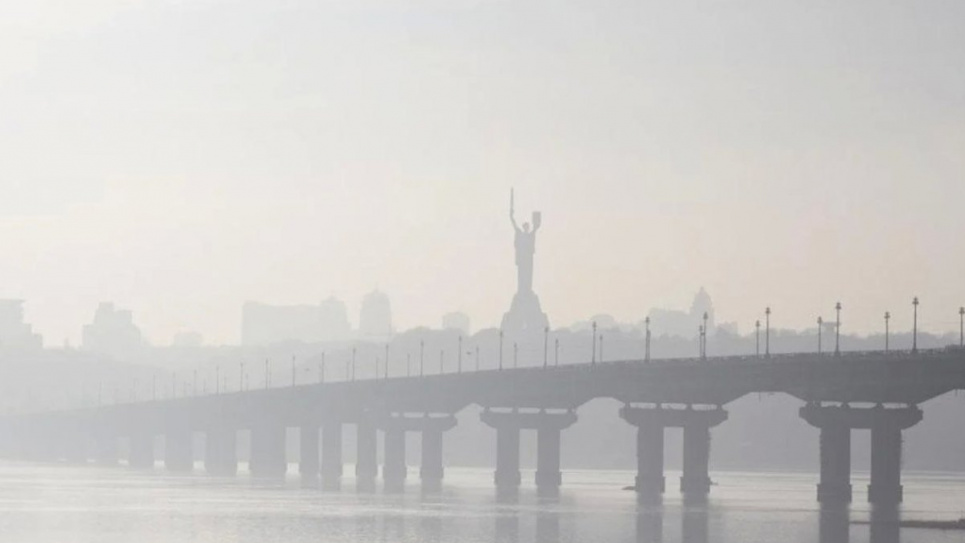 Киев снова оказался в плену едкого тумана 