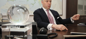 ВРУ дозволила Юрію Вітренку фактично виконувати обов'язки міністра енергетики, хоча він і не затверджений на цю посаду. 
