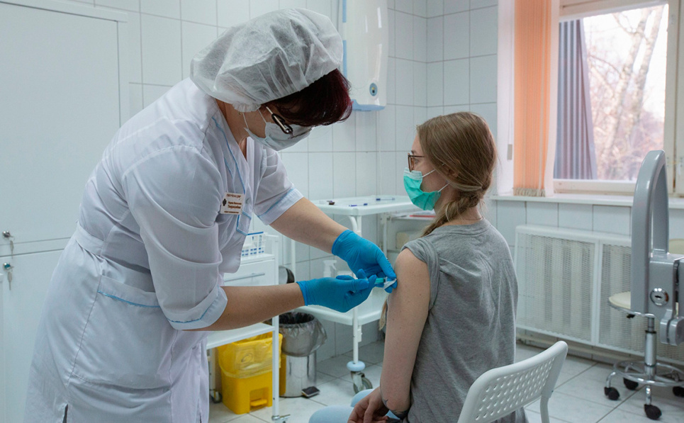 Вакцини проти COVID будуть продавати, щоб українці могли відпочити закордоном
