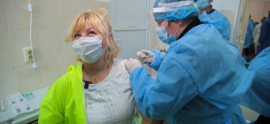 Фото «ТСН» — семь украинцев пожаловались на побочные эффекты после вакцинации 