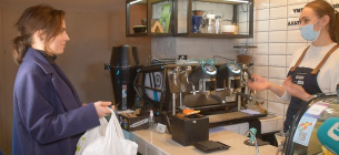 Фото «Суспільне» — кофе дают бесплатно за пластиковые бутылки 