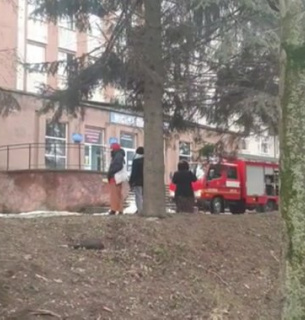 У Чернівцях стався потужний вибух та пожежа у ковідній лікарні (фото, відео) У Чернівцях стався потужний вибух у ковідній лікарні