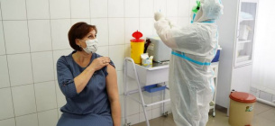 Прививки от COVID сделали 3051 украинец